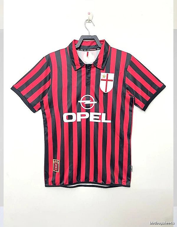 AC Milan Resort Retro soccer jersey Red Black Striped for Travel Looks