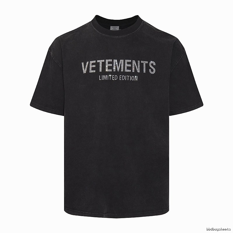 Logo Detail Statement graphic T-shirt Black Colorful Lucky with Relaxed Feel