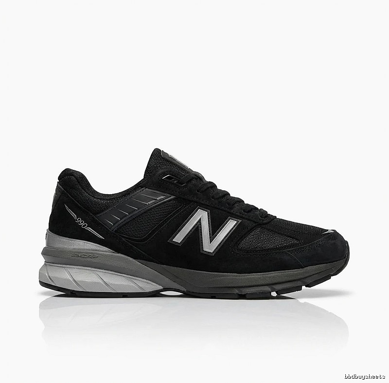 New Balance 990 series black sports shoes