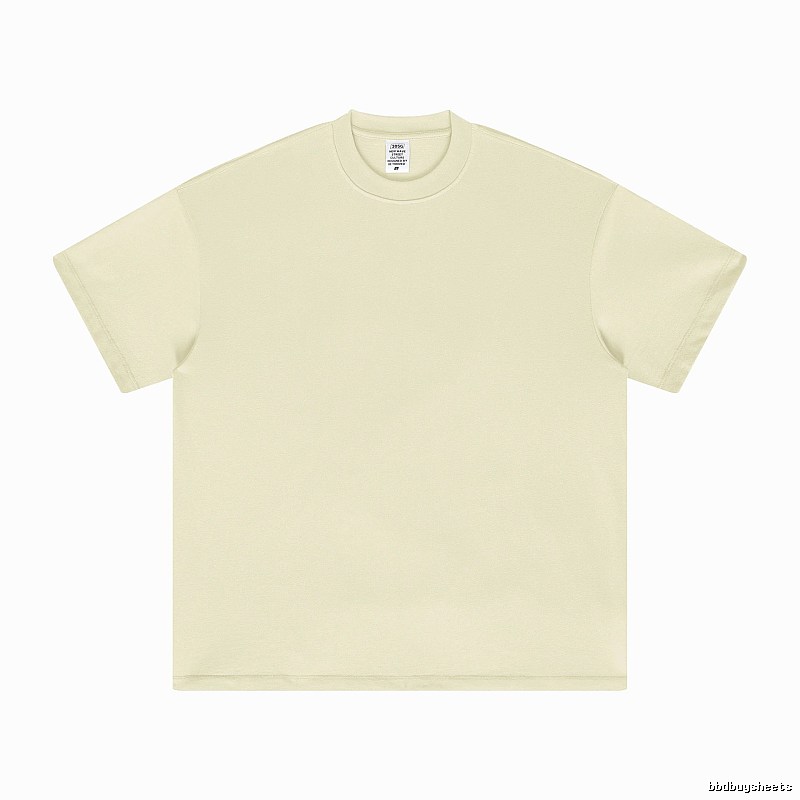 Patterned Plain white T-shirt Minimal White Short with Polished Detail